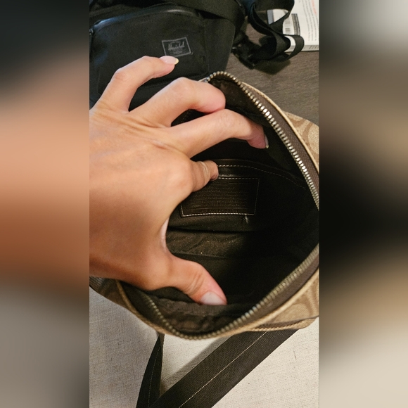 [SOLD] Men's Coach bag - Picture 5 of 8